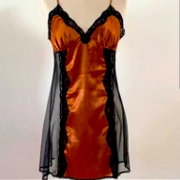 Vintage Fredricks of Hollywood Rust and Black Mesh and Satin Slip - Picture 1 of 1